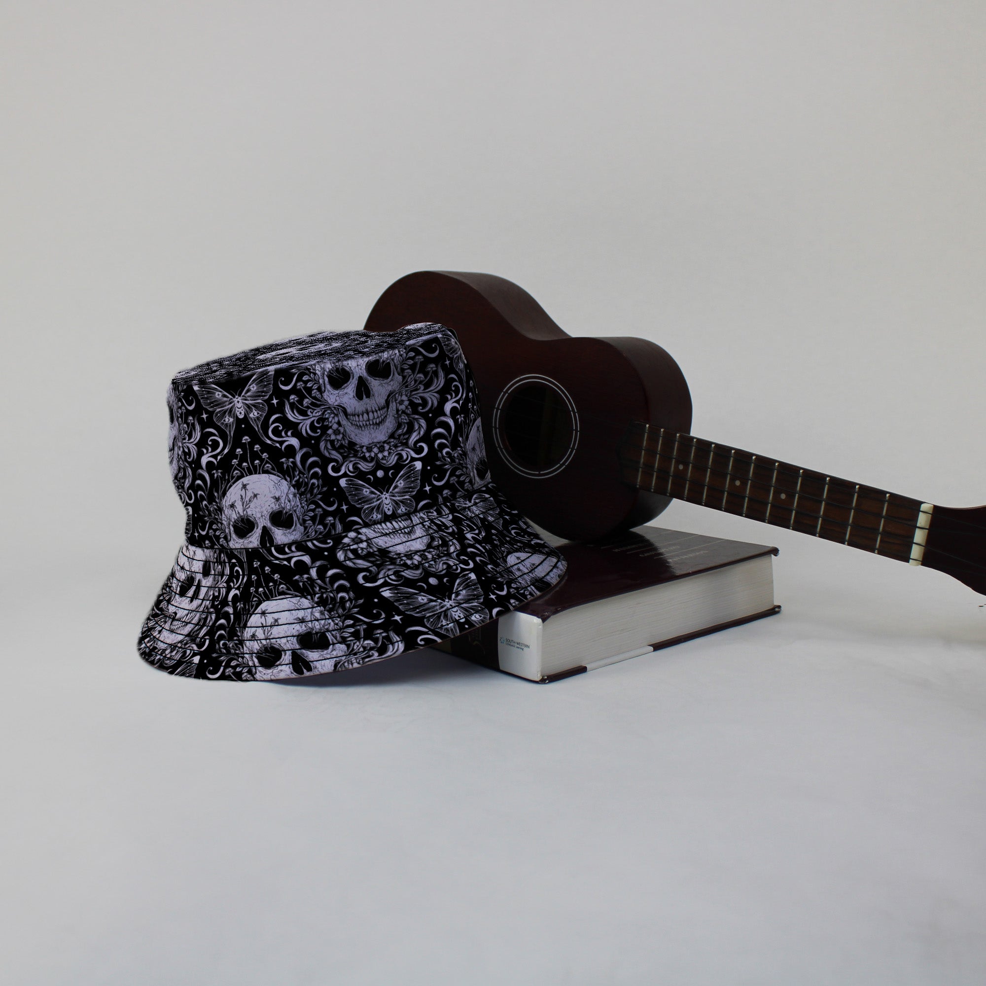 Episodic Skull Black White Bucket Hat - M - Grey Stitching - -