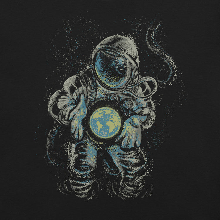 Astronaut Love Earth T-Shirt Geek Nerd Advertise to Meta Design by Tobe Fonseca FLOW DESC WRITING
