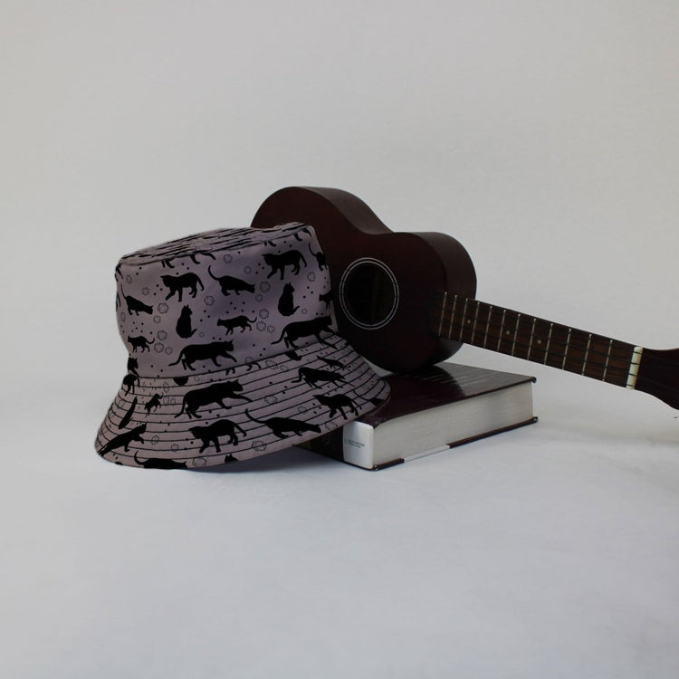 DND Dice Black Cats Bucket Hat - M - Grey Stitching - -