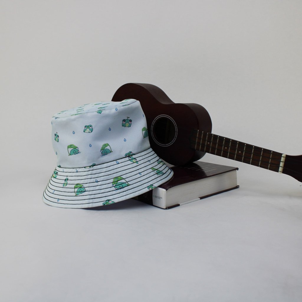 Raining Frogs Pastel Green Bucket Hat - M - Grey Stitching - -